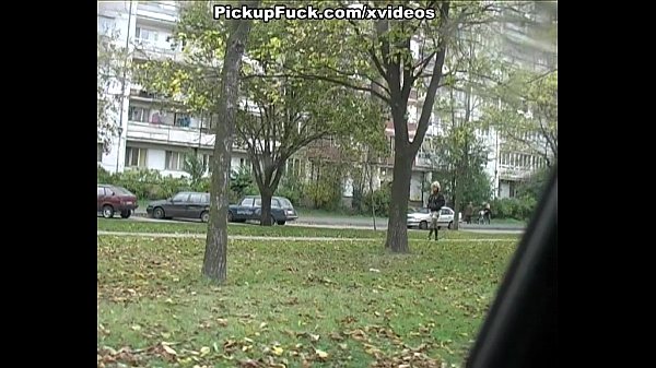 Запикапил телку на улице и насовал член в рот