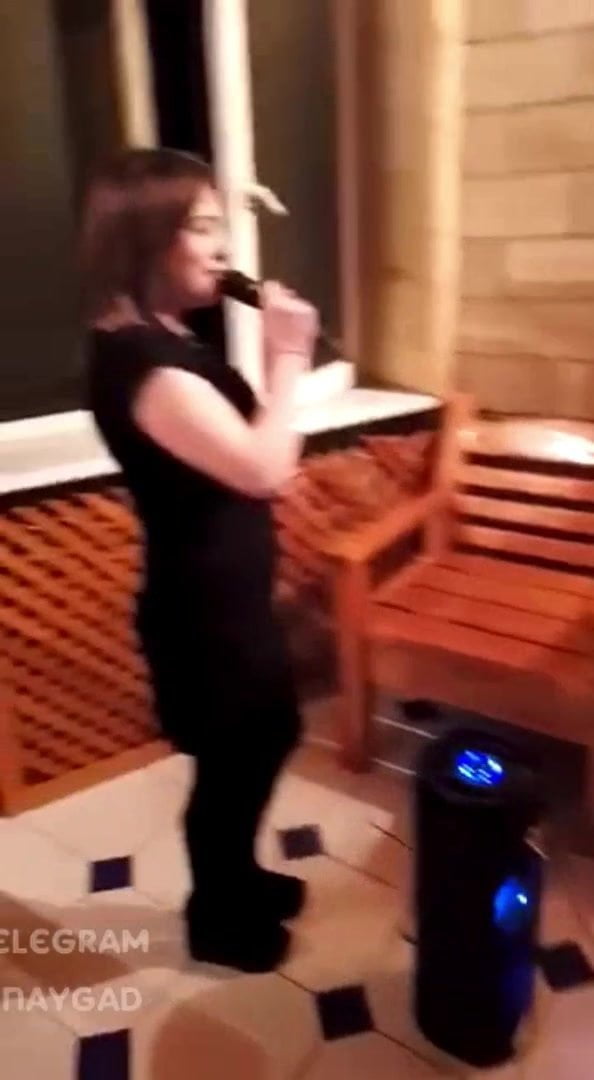 Мужики трахают шлюх в сауне