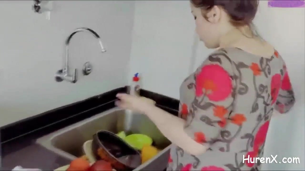 Грабитель трахнул против воли чью-то испуганную мамку