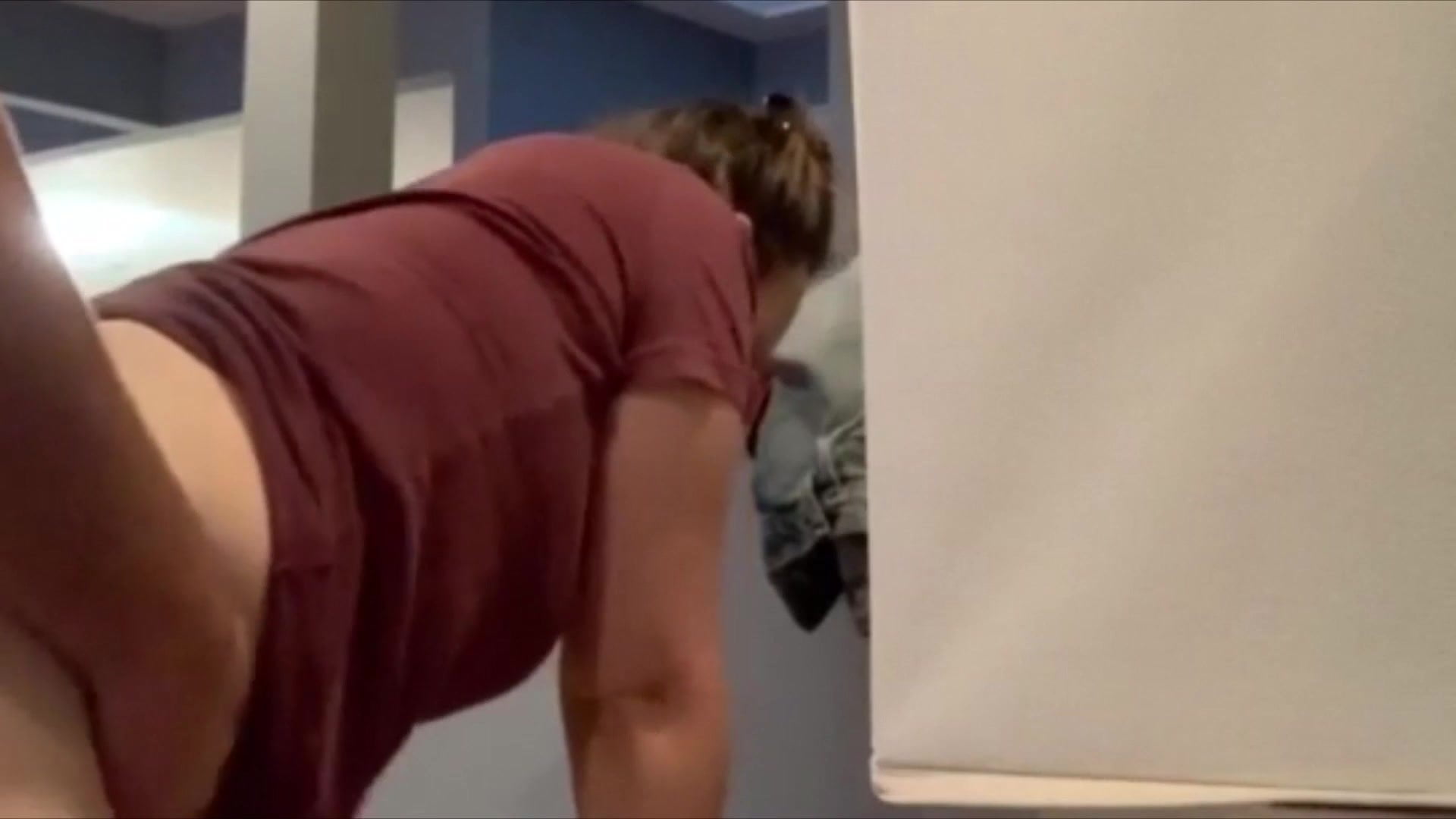 Парень обкончал лицо замужней девки после траха