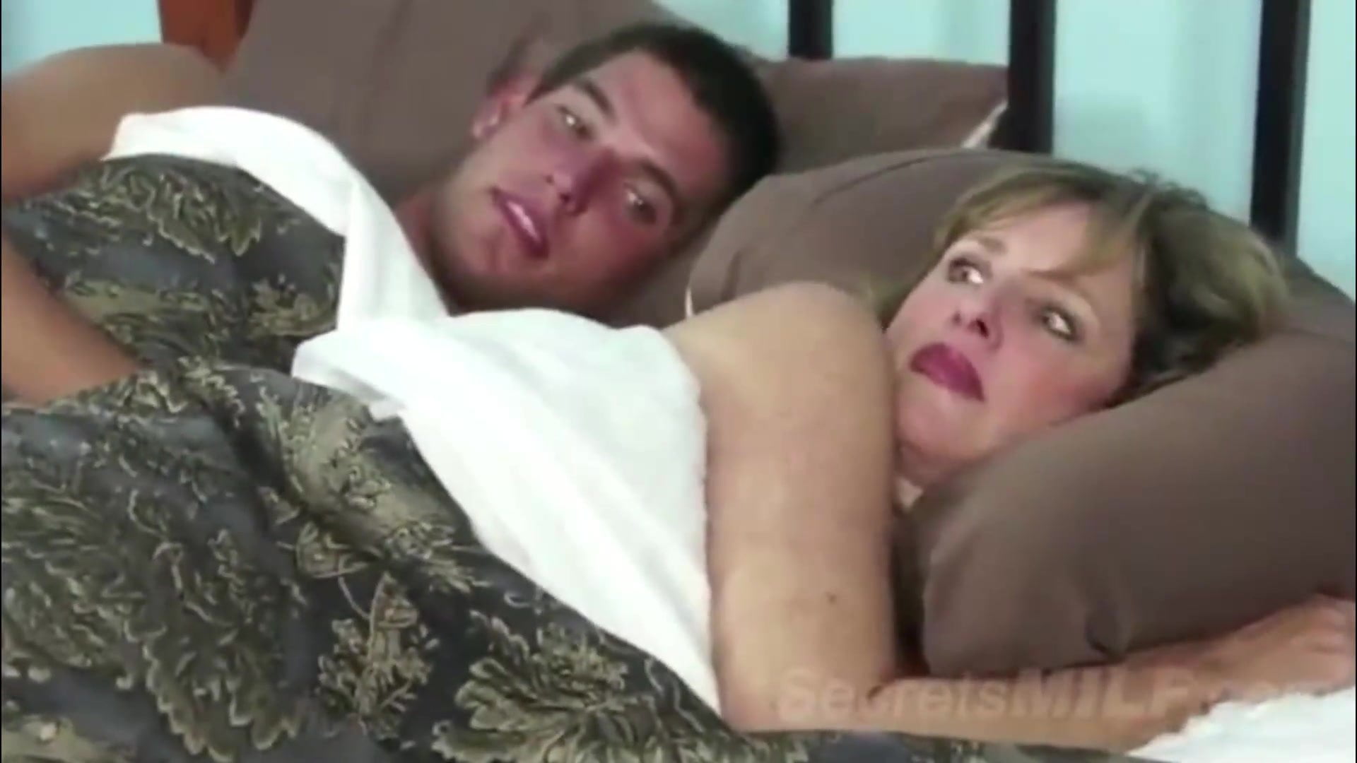 Блондинка переспала в отеле с парнем дочки