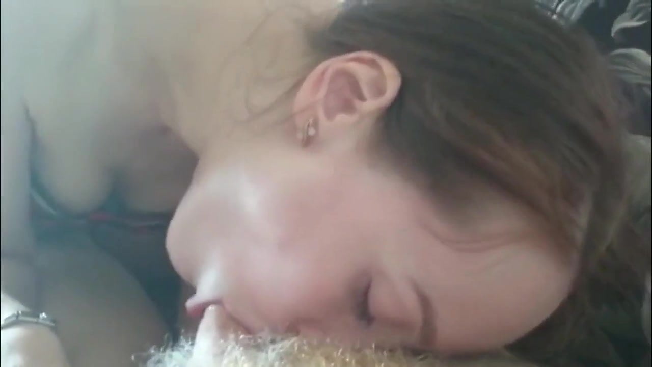 Девка отсосала член парню от первого лица на спор 