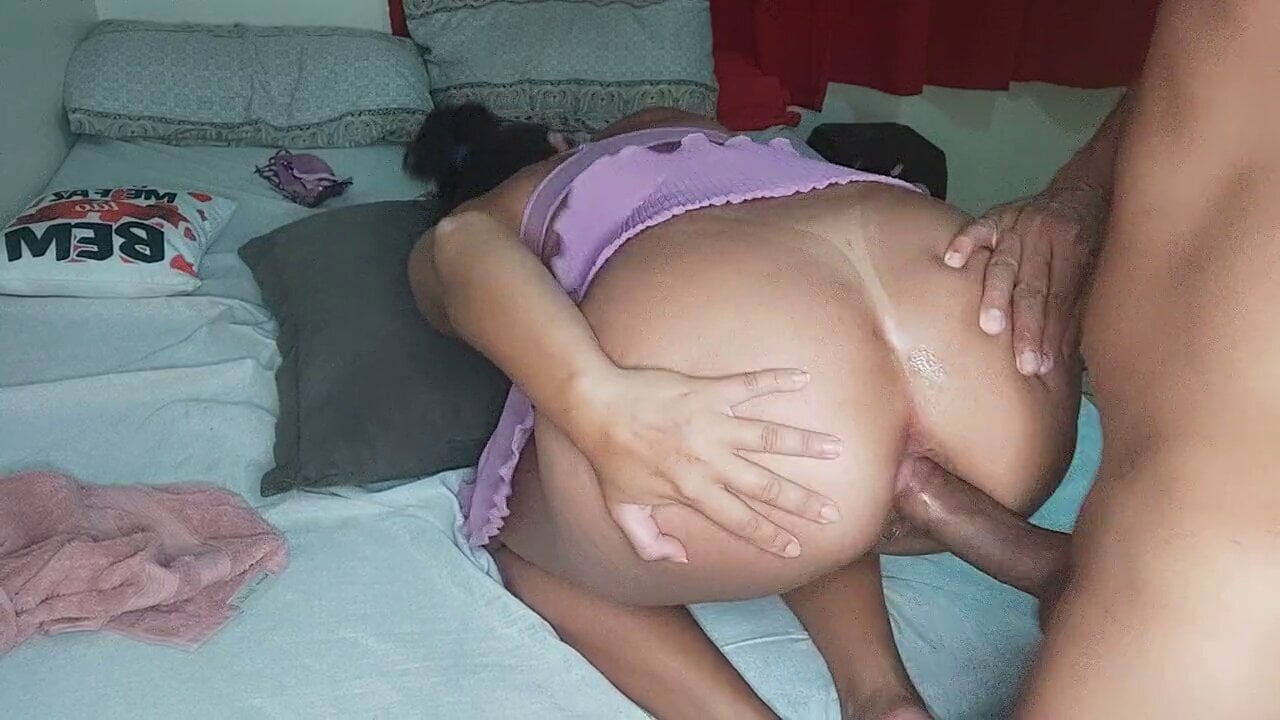 Испанская студентка ебется в жопу в позе раком 