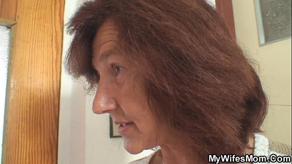 Мама девушки трахнула парня