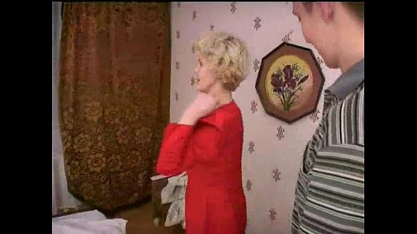 Пацан привел зрелую женщину к себе домой и трахнул. Было это давно