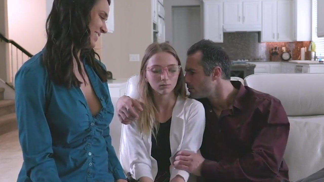 Отчим и мачеха трахнули приемную дочь 